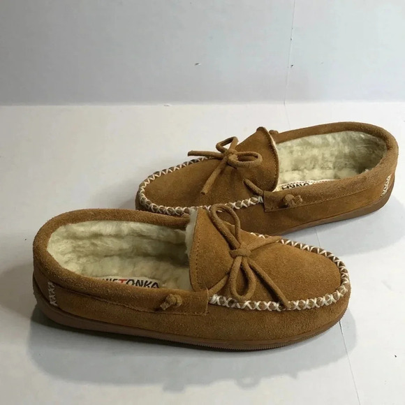 Minnetonka Shoes - MINNETONKA Sherpa Lined Moccasins